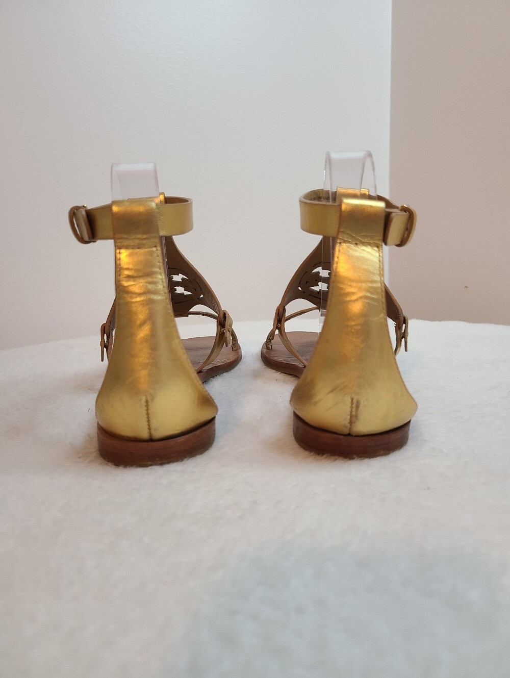 Tory Burch Zoey Metallic Leather Cut-out Logo Ankle Strap Flat Sandals Size 7 - Picture 4 of 7